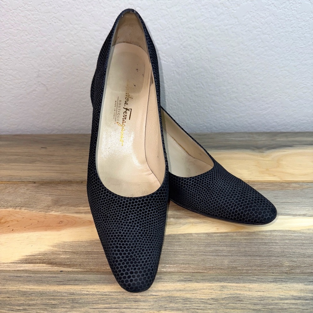 Salvatore Ferragamo Boutique Navy Leather Dress Pumps Pebbled Texture Size 8